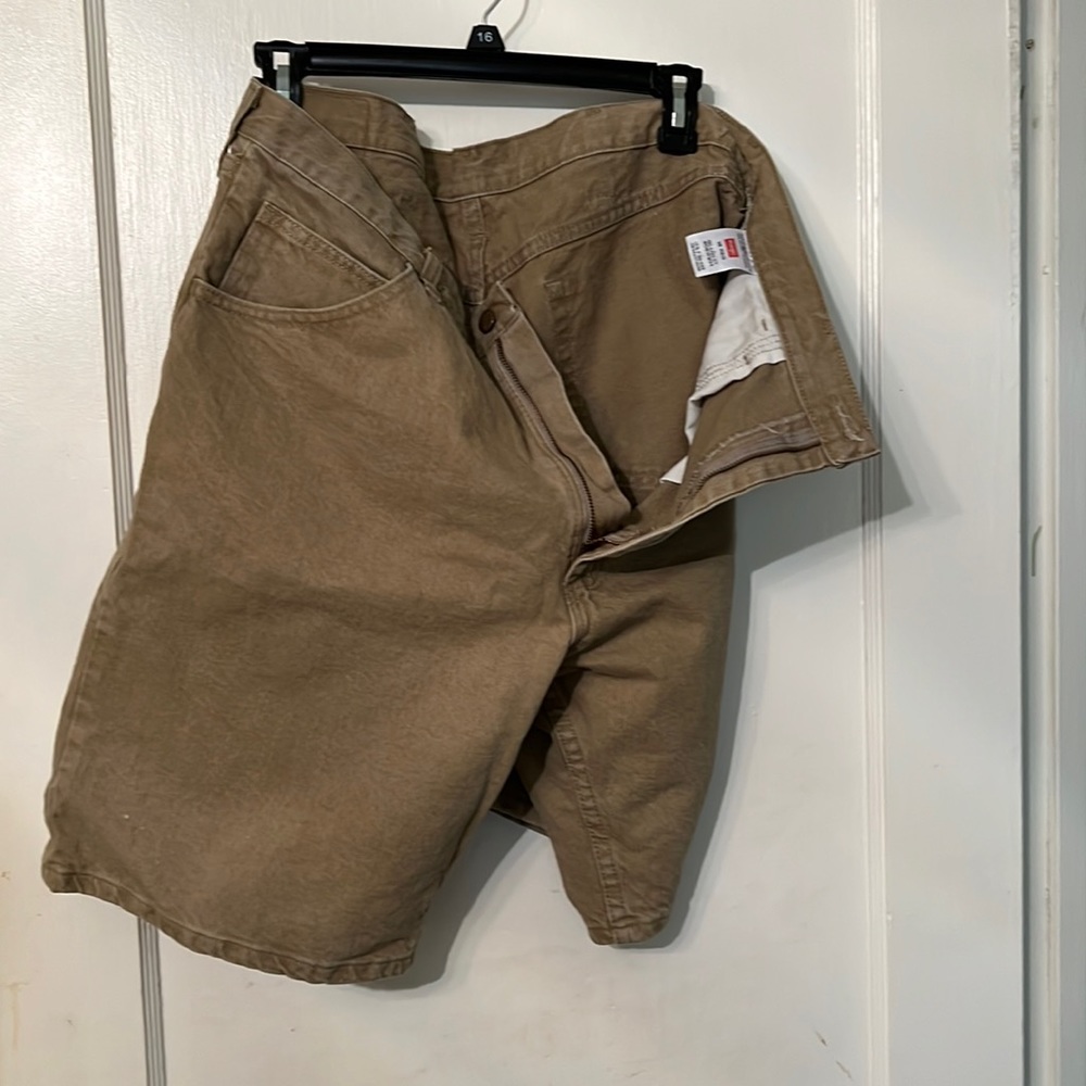 Men’s Wrangler shorts. Tan. Good condition